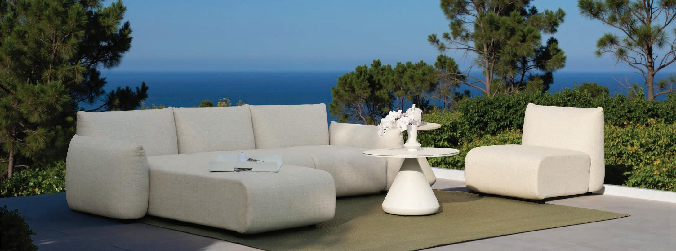 Leading Outdoor Desk Manufacturer Canada : B2B Solutions for Modern Workspaces