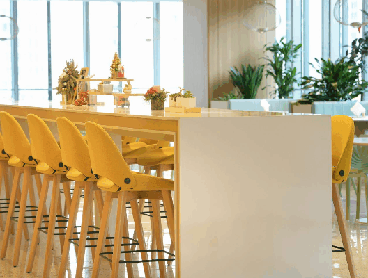 Bulk shipment of outdoor desks ready for B2B distribution